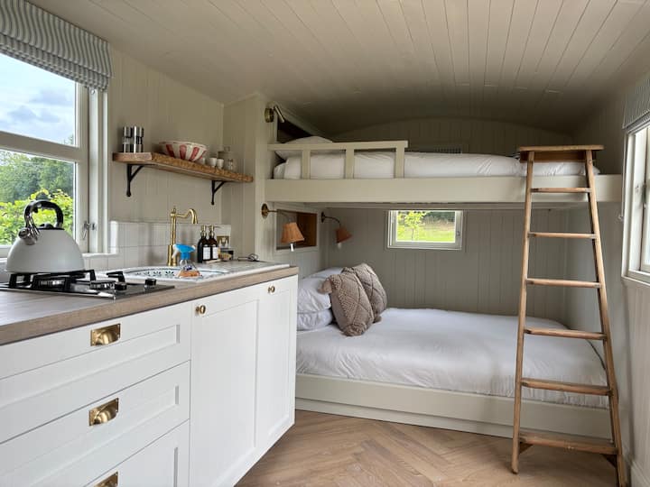 Sleeps 4 Shepherds Hut- The Alpaca Hof - Thame