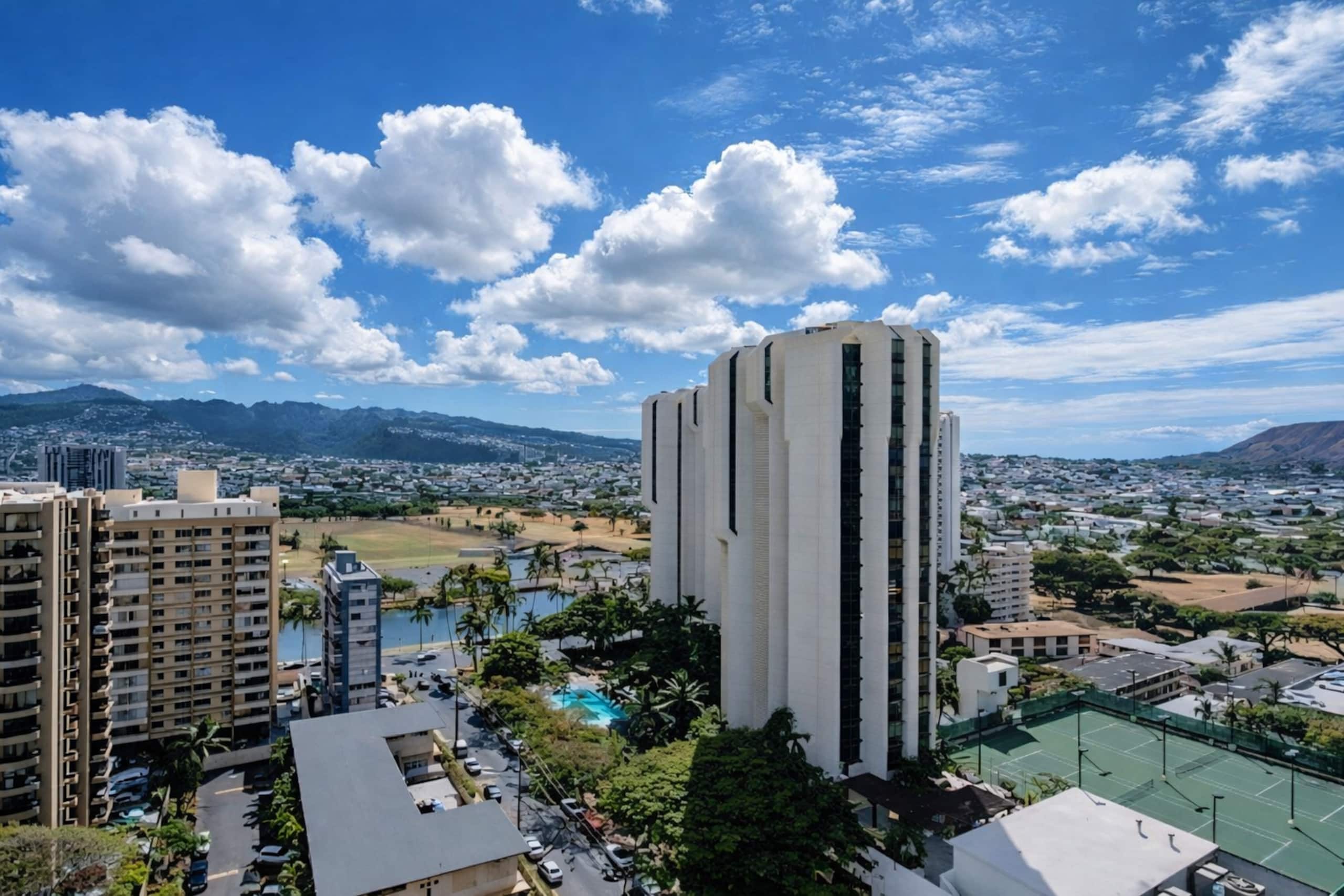 Condo in Honolulu · ★4.89 · 1 bedroom · 3 beds · 1 private bath - Image 21