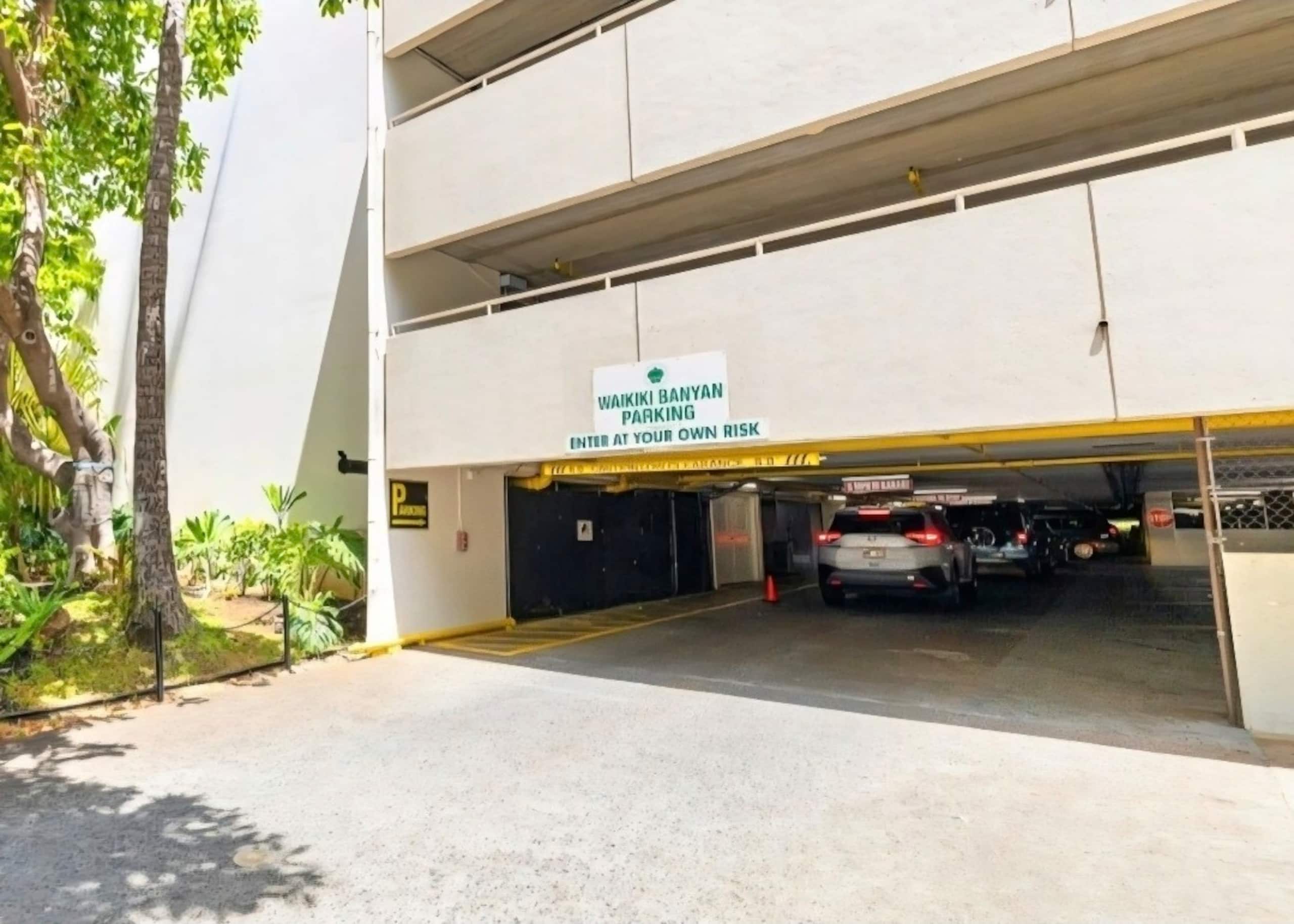 Condo in Honolulu · ★4.89 · 1 bedroom · 3 beds · 1 private bath - Image 33