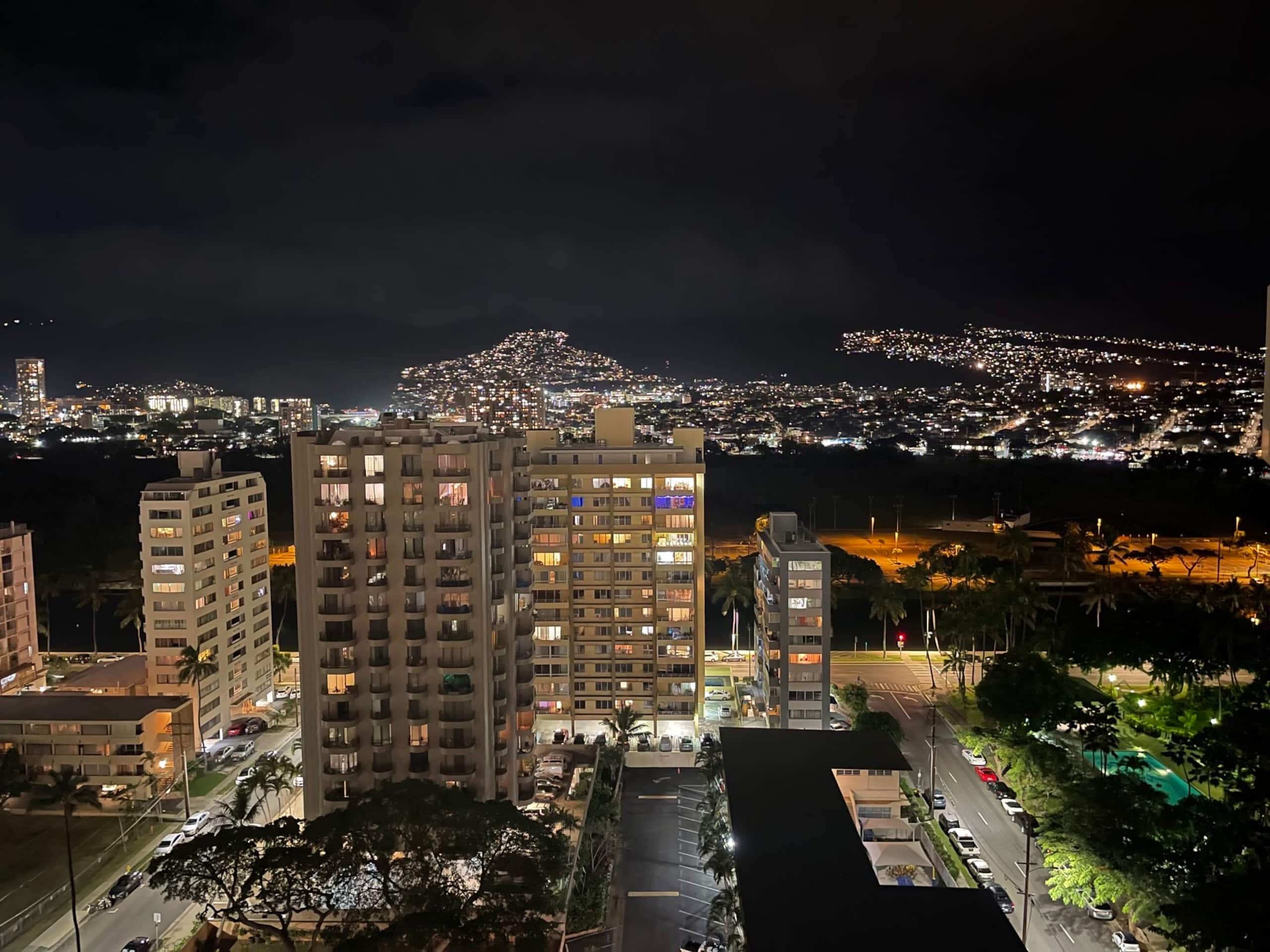 Condo in Honolulu · ★4.89 · 1 bedroom · 3 beds · 1 private bath - Image 27