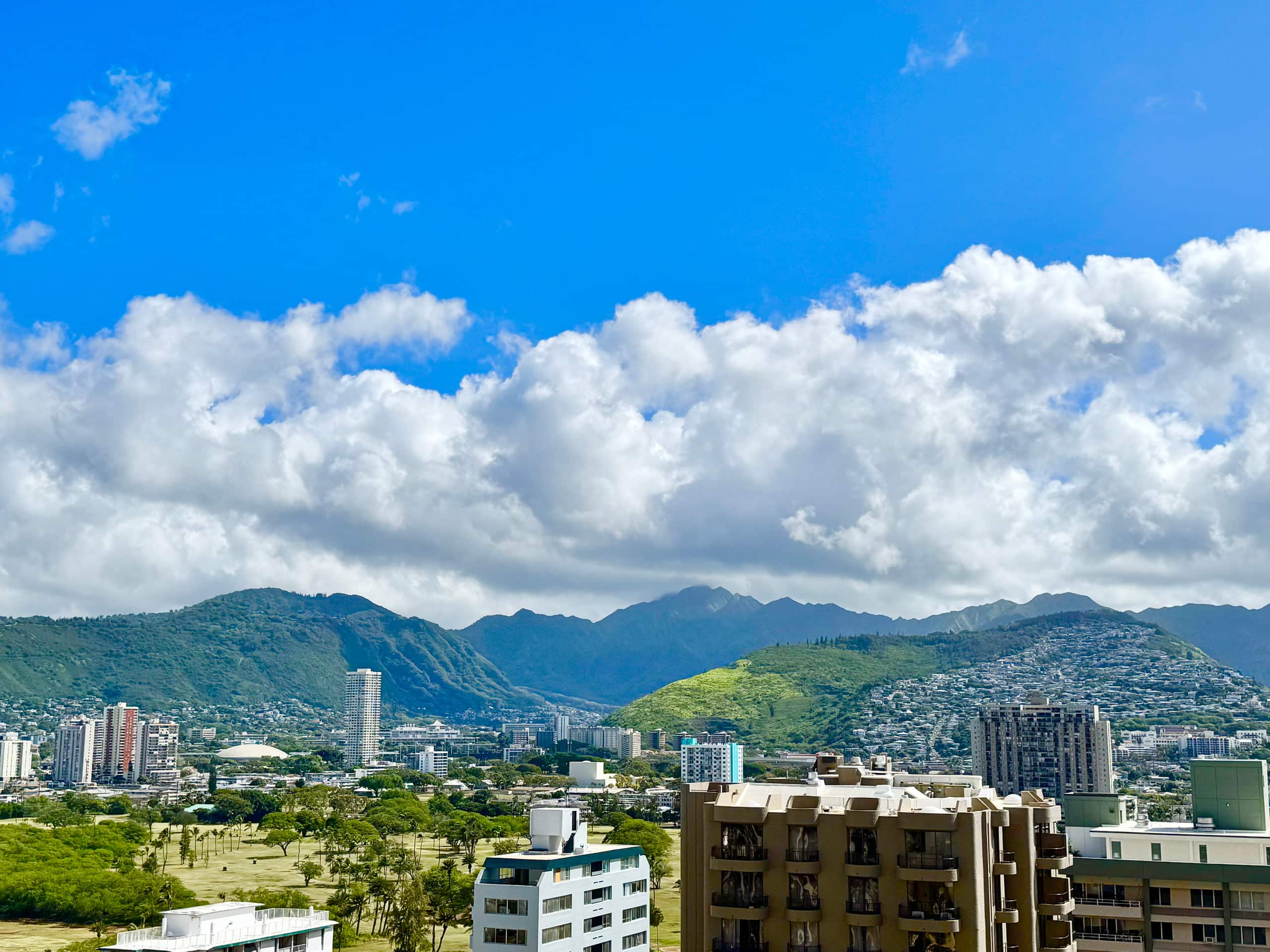 Condo in Honolulu · ★4.89 · 1 bedroom · 3 beds · 1 private bath - Image 4