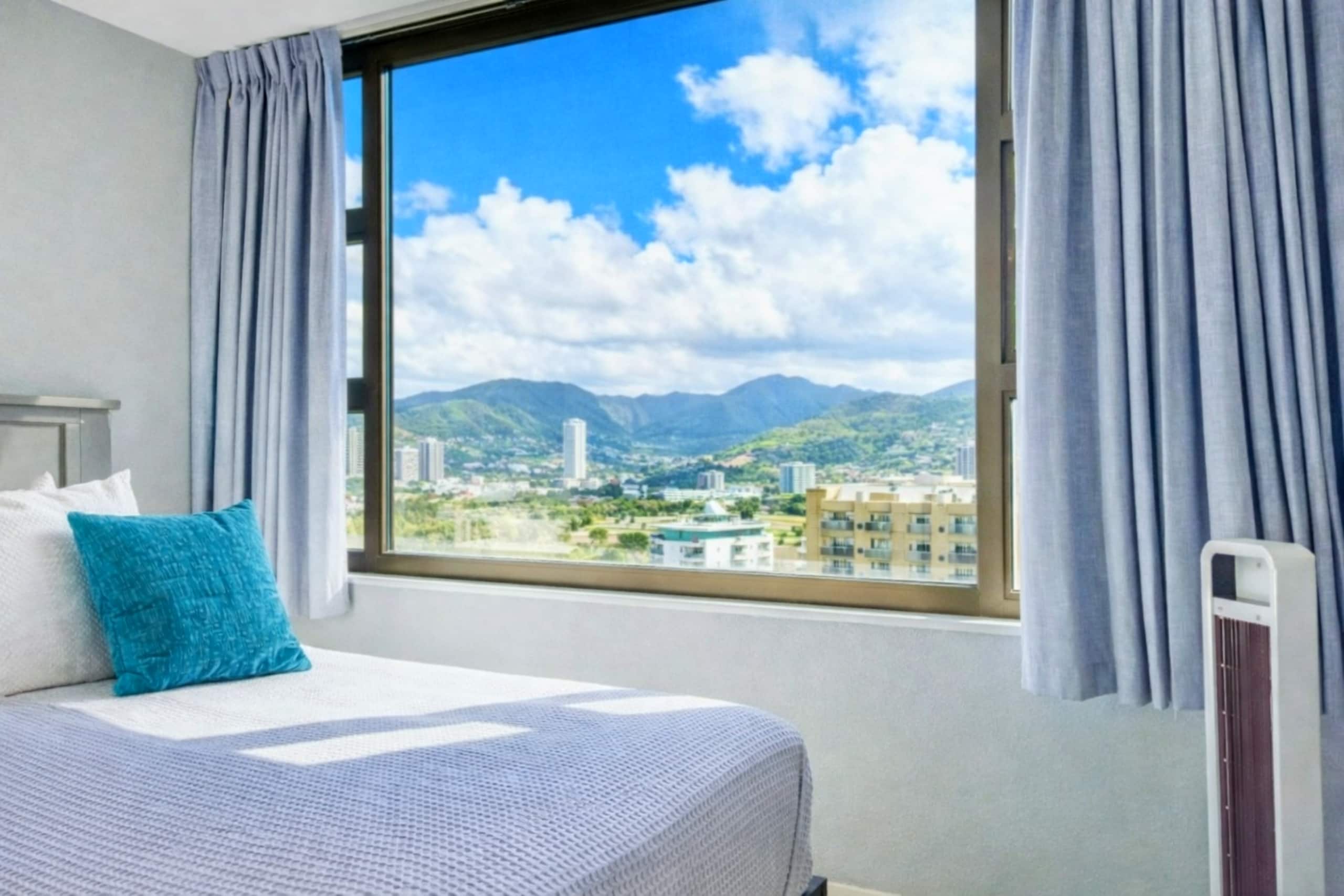 Condo in Honolulu · ★4.89 · 1 bedroom · 3 beds · 1 private bath - Image 13