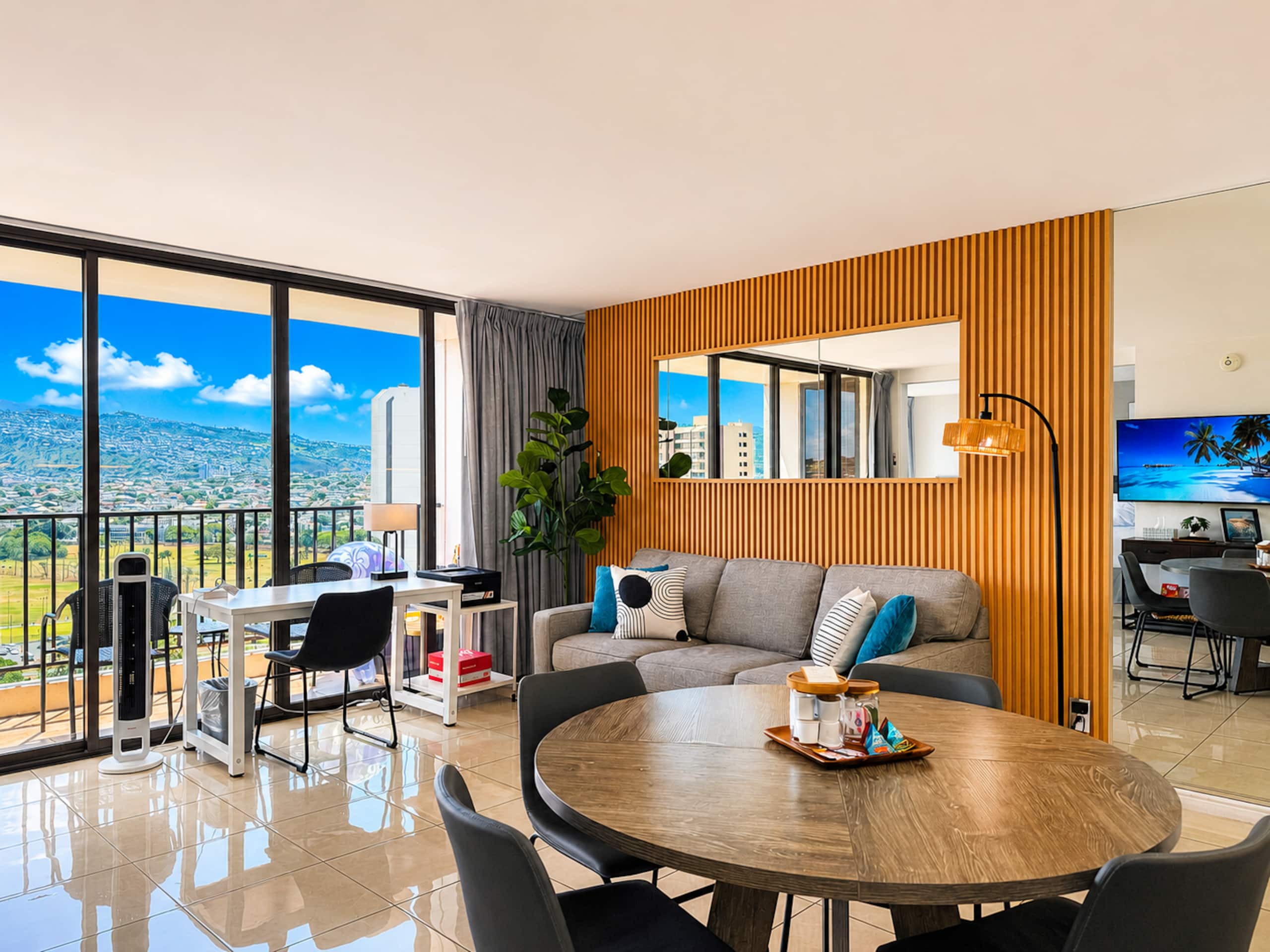 Condo in Honolulu · ★4.89 · 1 bedroom · 3 beds · 1 private bath - Image 6