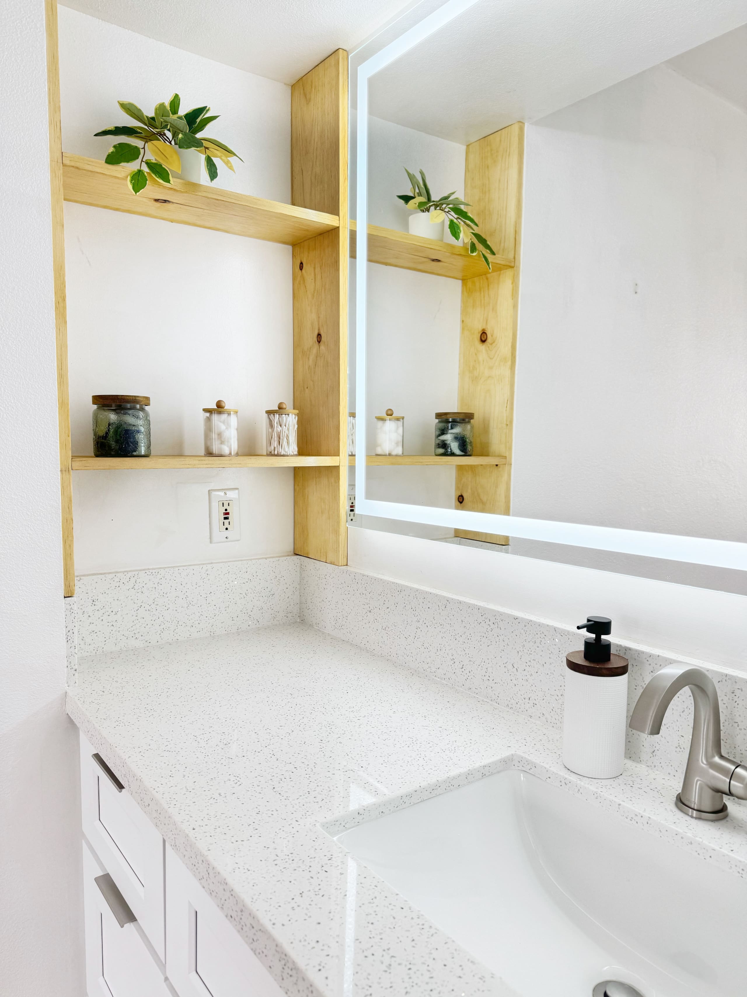 Condo in Honolulu · ★4.89 · 1 bedroom · 3 beds · 1 private bath - Image 16