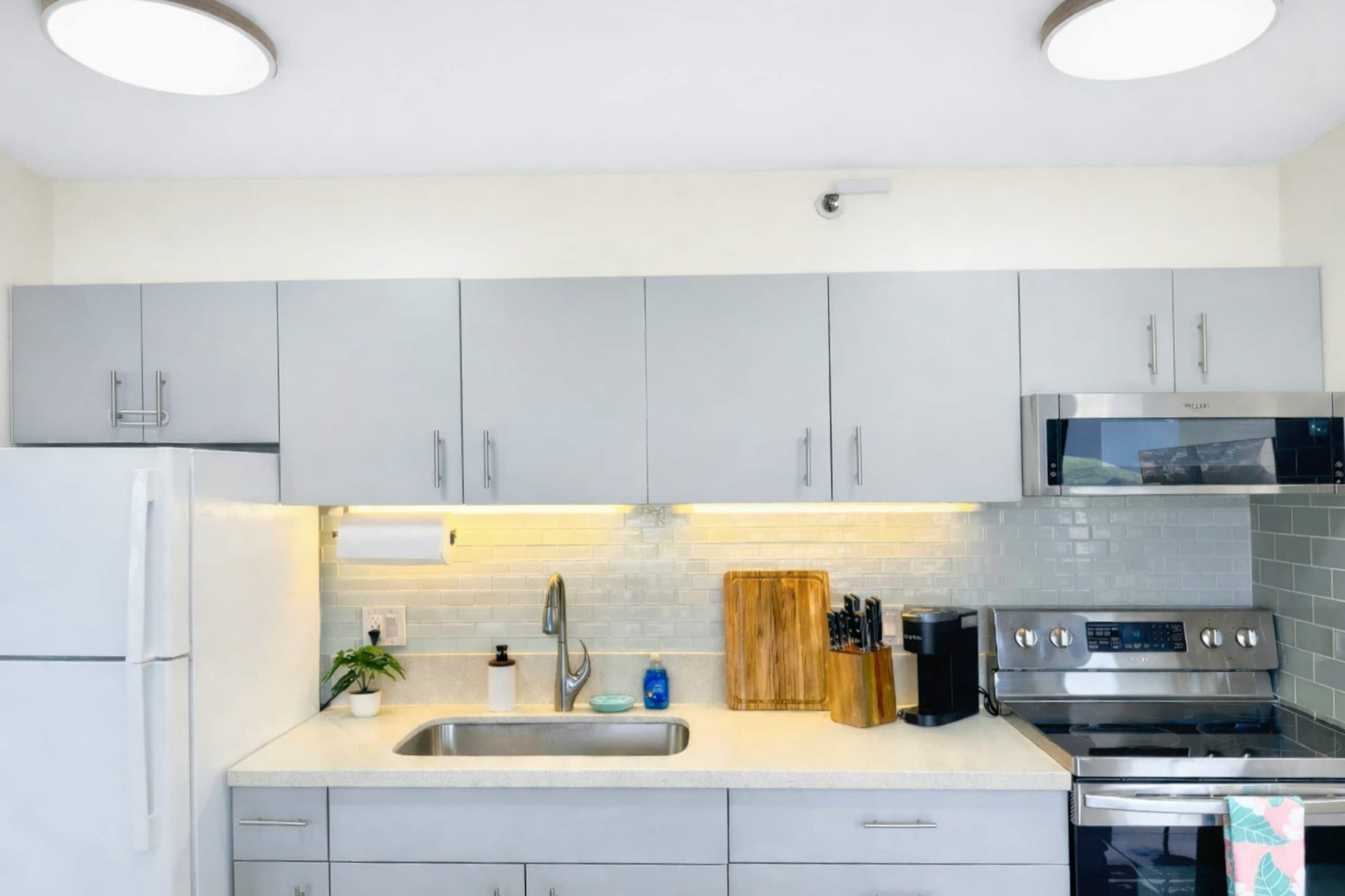 Condo in Honolulu · ★4.89 · 1 bedroom · 3 beds · 1 private bath - Image 8