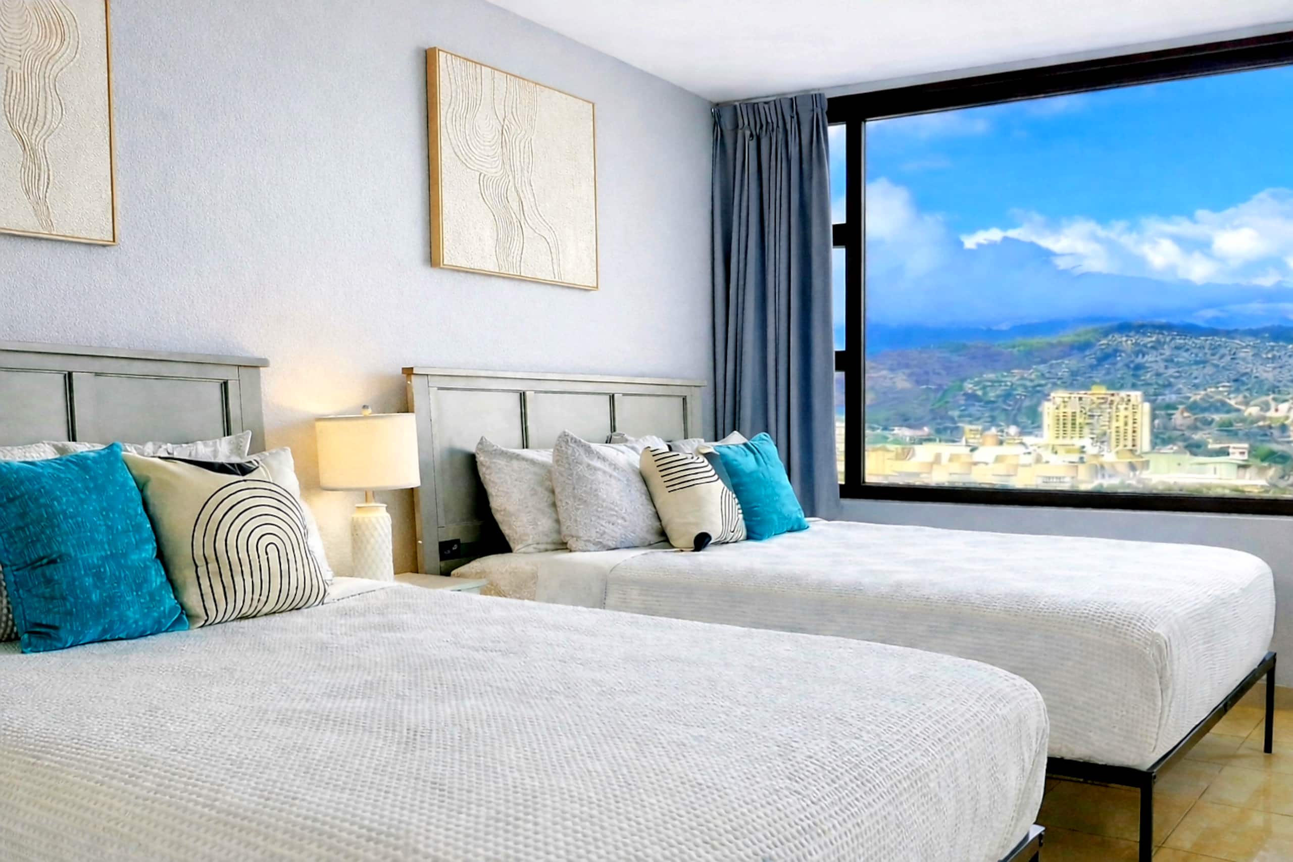 Condo in Honolulu · ★4.89 · 1 bedroom · 3 beds · 1 private bath - Image 12