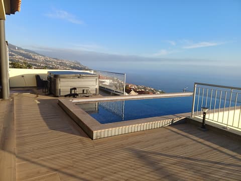 Top View Calheta, villa with pool and jacuzzi