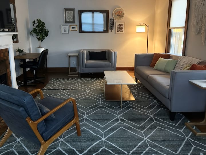 Walkable Grandview 2br | Long-term Stay Favorite - Columbus, OH
