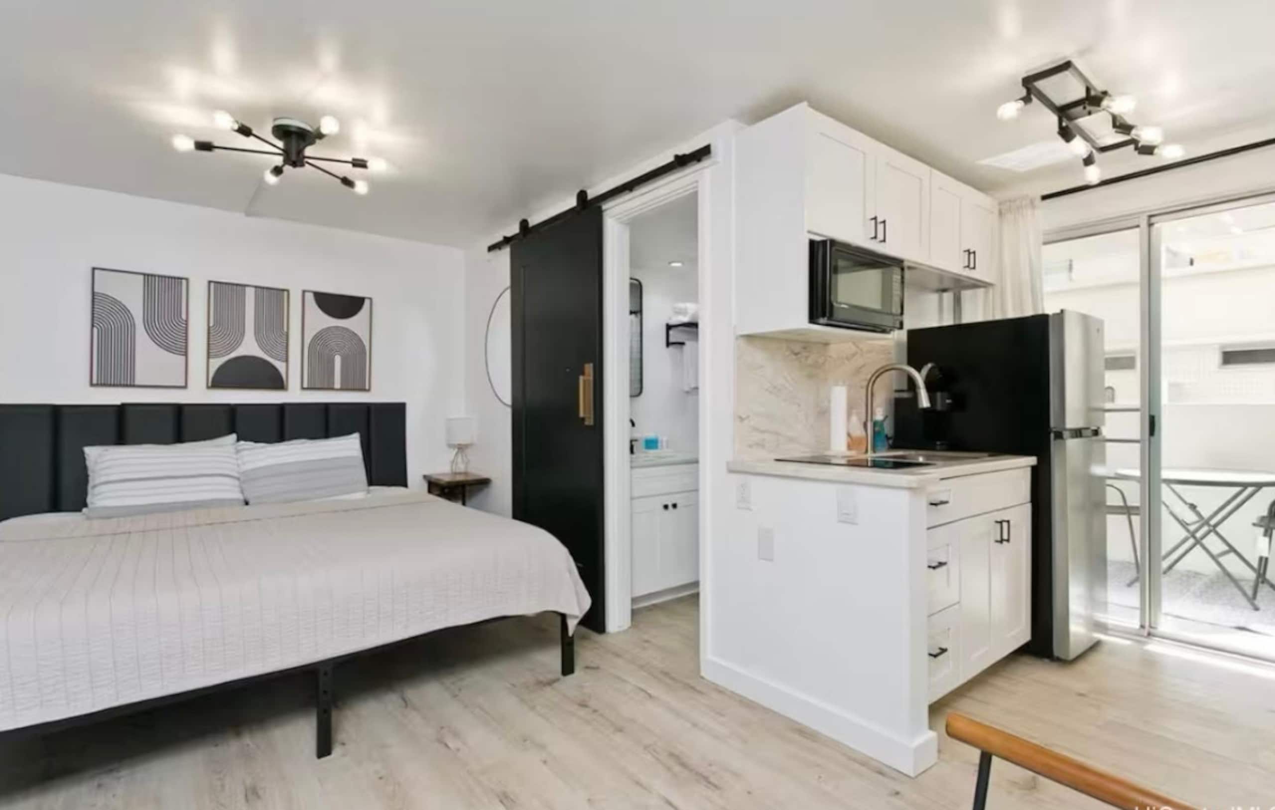 Condo in Honolulu · ★4.98 · Studio · 1 bed · 1 private bath - Image 7