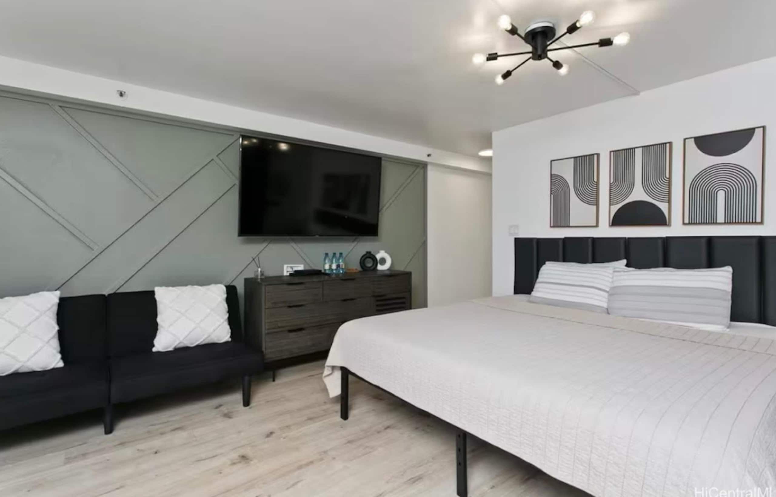 Condo in Honolulu · ★4.98 · Studio · 1 bed · 1 private bath - Image 1