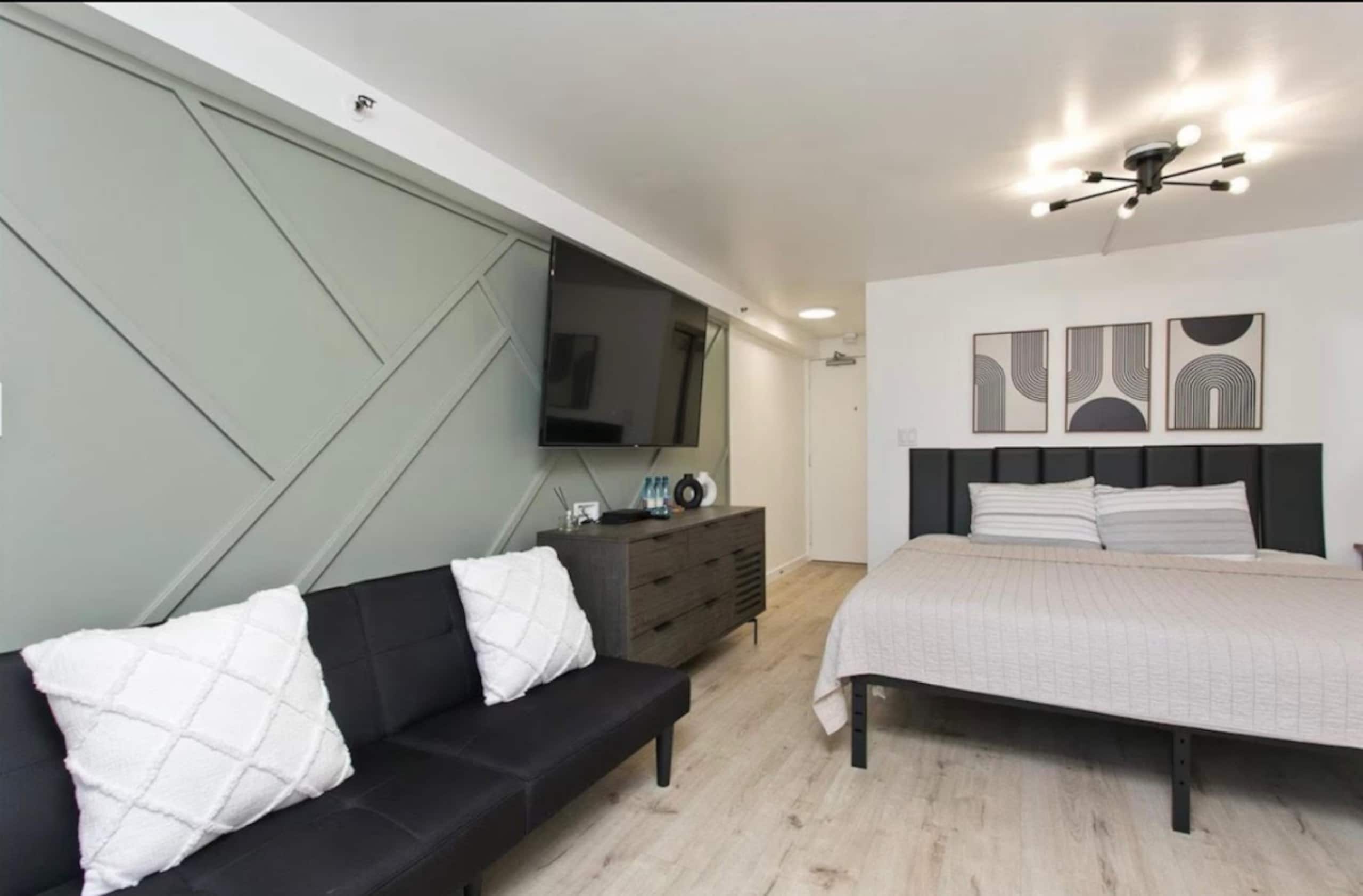 Condo in Honolulu · ★4.98 · Studio · 1 bed · 1 private bath - Image 8