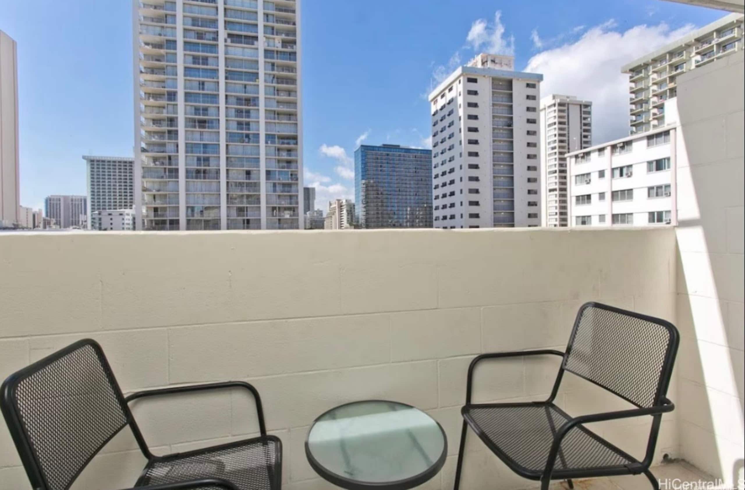 Condo in Honolulu · ★4.98 · Studio · 1 bed · 1 private bath - Image 6