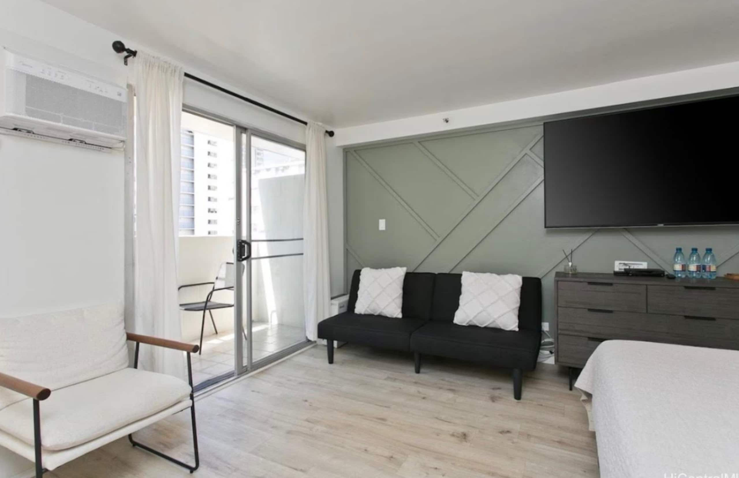 Condo in Honolulu · ★4.98 · Studio · 1 bed · 1 private bath - Image 10