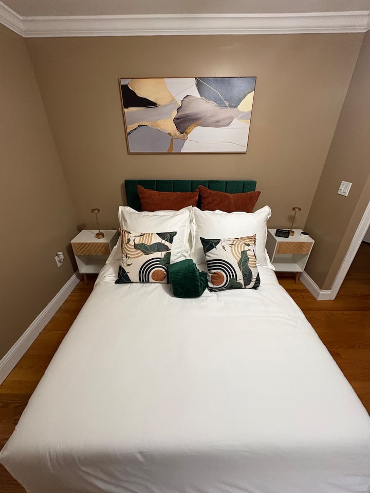 Dhomë gjumi e dytë me një organizim të rehatshëm dhe ftues