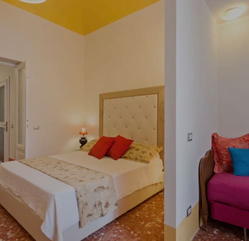 Modern loft central 8 people