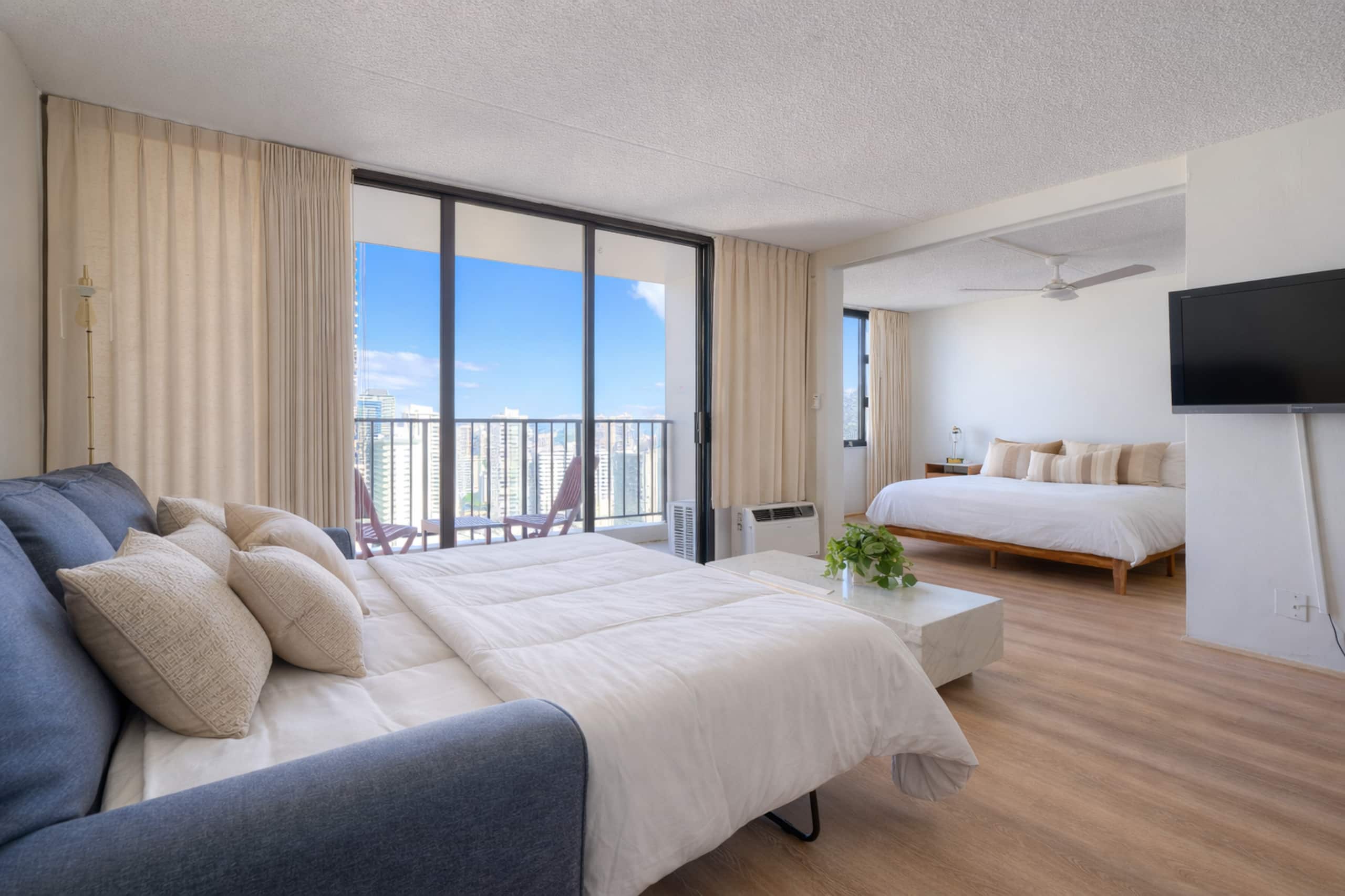 Waikiki Beach Oasis with a Convenient Parking - Image 4