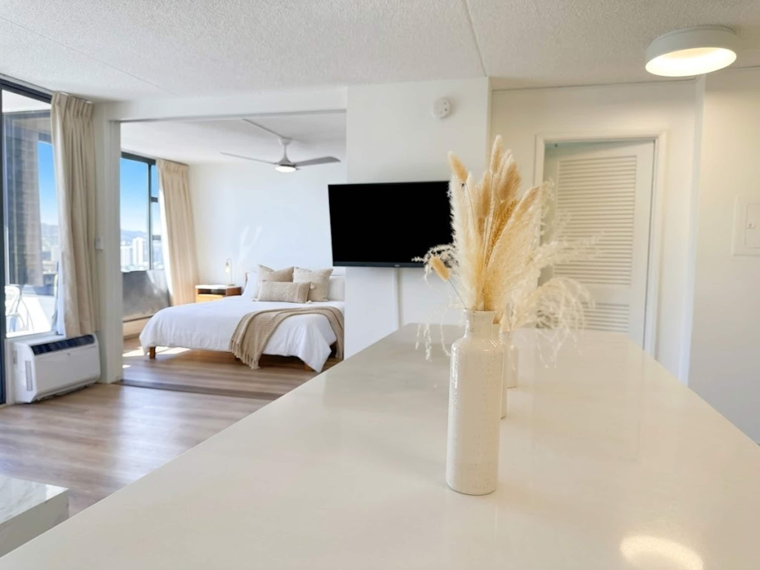 Waikiki Beach Oasis with a Convenient Parking - Image 8