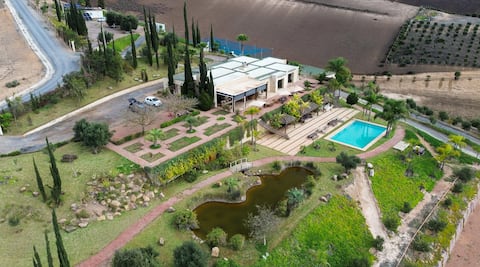Lakeside estate — unparalleled view