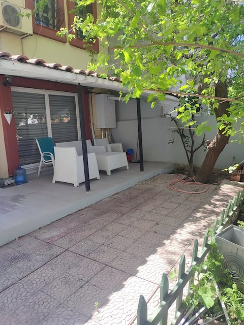 Successful Airbnb property: Centrally located triplex 4+2 in Bornova