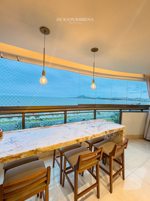 Luxury apartment, facing the sea, near the beach, 3 bedrooms, 3 en-suites