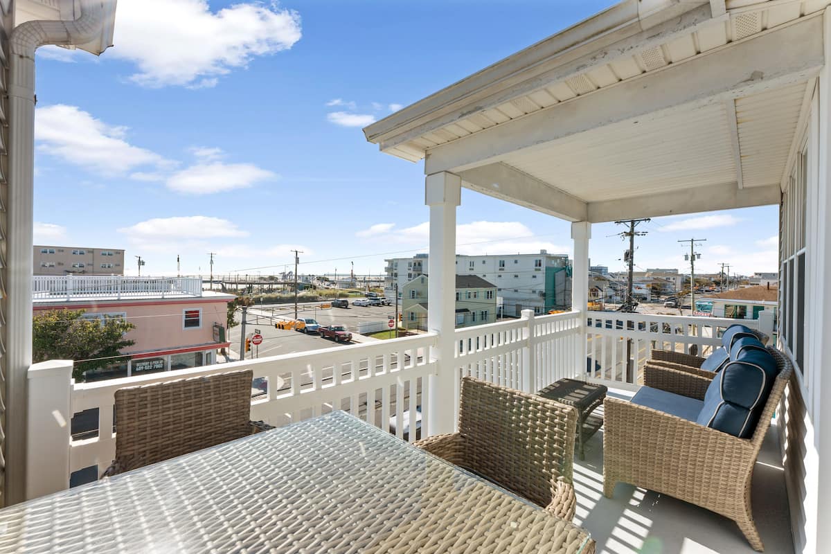 Ocean View Balcony · 3BD · 3× Parking photo 1