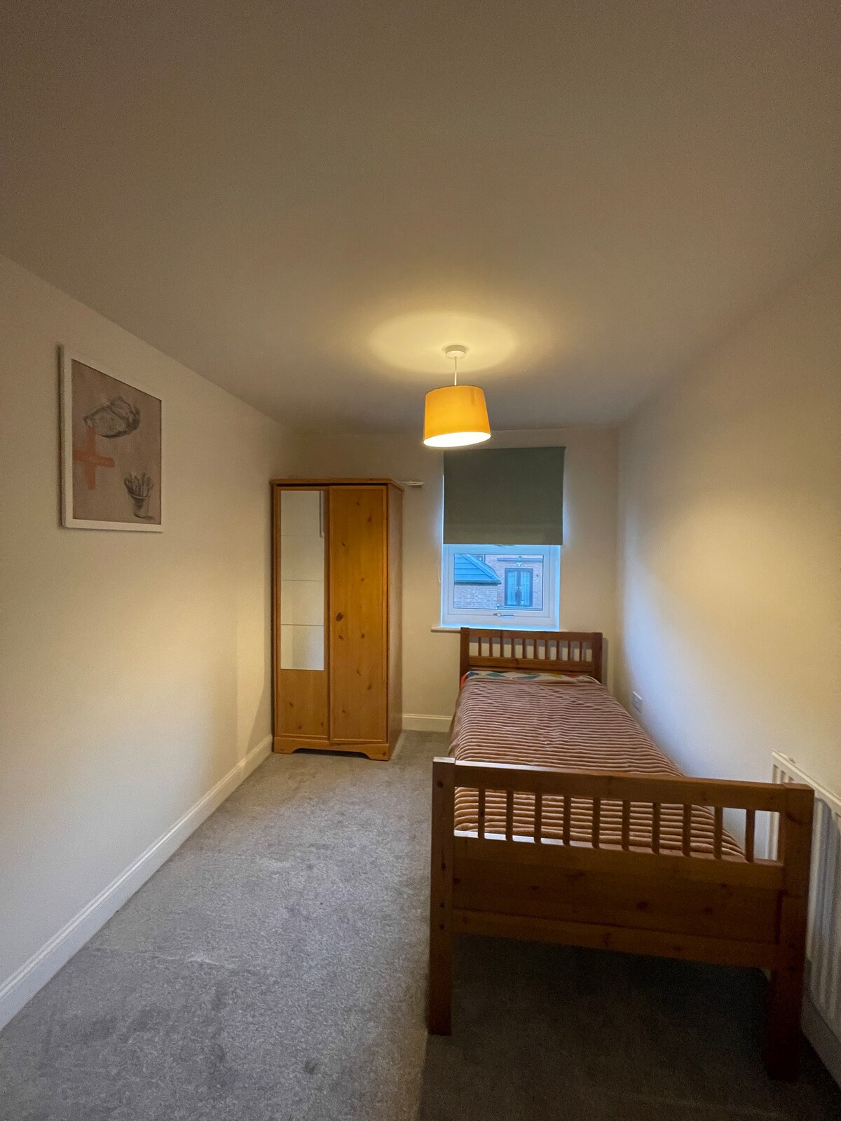 Ახლად გაფორმებული და მოვლილი ოთახი , მშვიდი და ბაღის ხედით , იხილეთ სხვა ფოტო , მანამდე და შემდეგ 