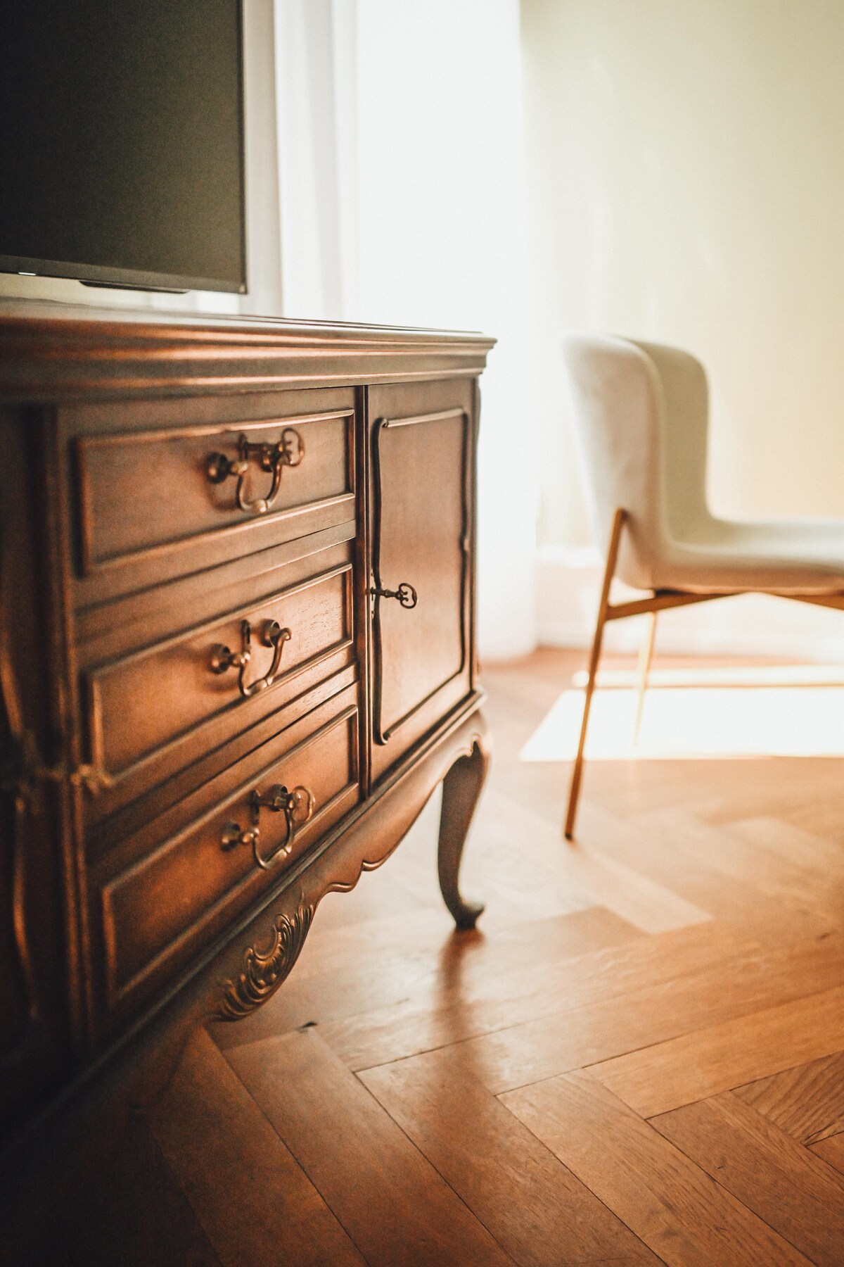 Popular Airbnb listing: Classic Suite | Center | Underground parking | Balcony in Wiesbaden