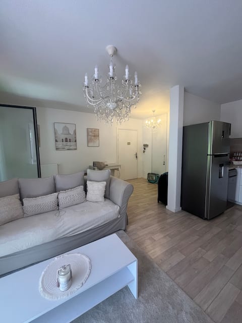 Top Airbnb: Charming 2-room apartment with south-facing terrace in La Bastide