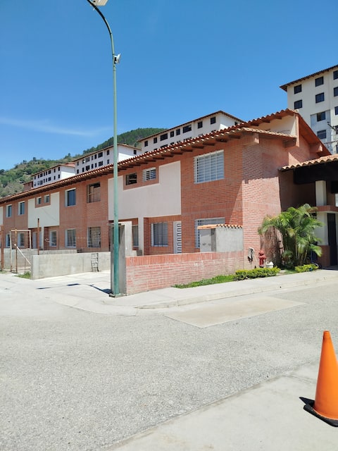 Excellent Townhouse overlooking the Sierra