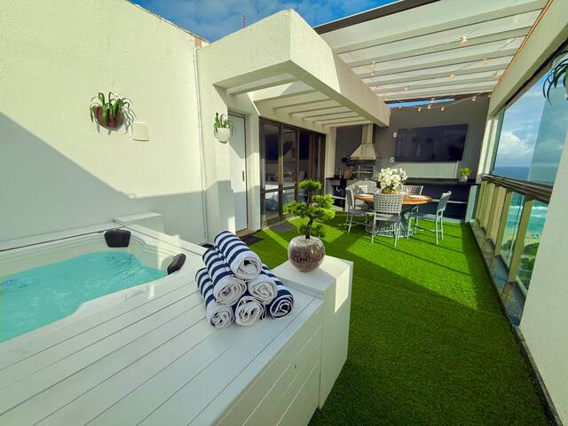 Elegant Beachfront Penthouse: 2 BDR + Jacuzzi gallery image 4