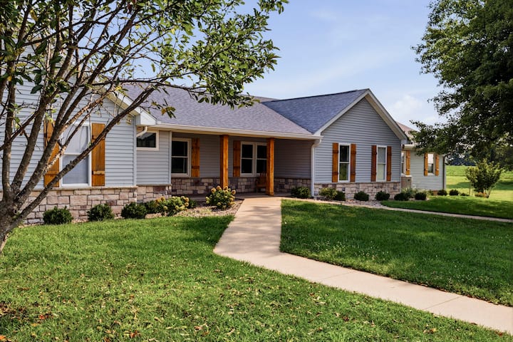Home Base - Sleeps 22 - Private Sports Fields - Elizabethtown, KY
