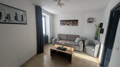 Top Airbnb: Beautiful new furnished 3-star 1-bedroom apartment for 4 people in Dole in Dole