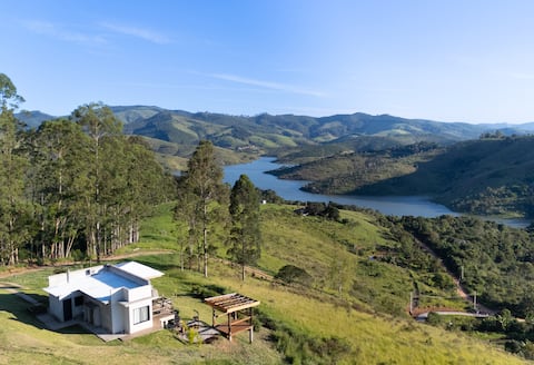 Hot Tub, Sauna and View of Mantiqueira | Ybityara