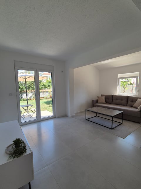 Popular Airbnb listing: Apartment Dream in Makedonsko Naselje