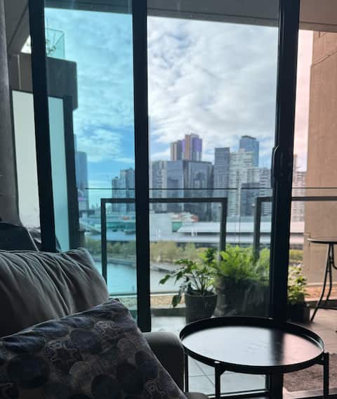 Top performing Airbnb: Riverside Apartment with Balcony in Docklands