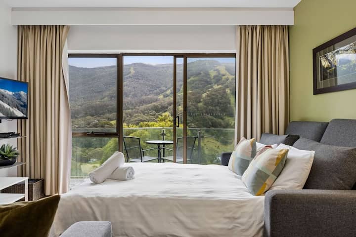 Lantern 21 - Balcony - Snowy Mountains