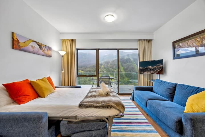 Lantern 25 - Balcony - Snowy Mountains