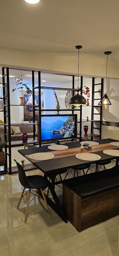 Mansion 360 Jacuzzi, Movie Theater and Video Games!