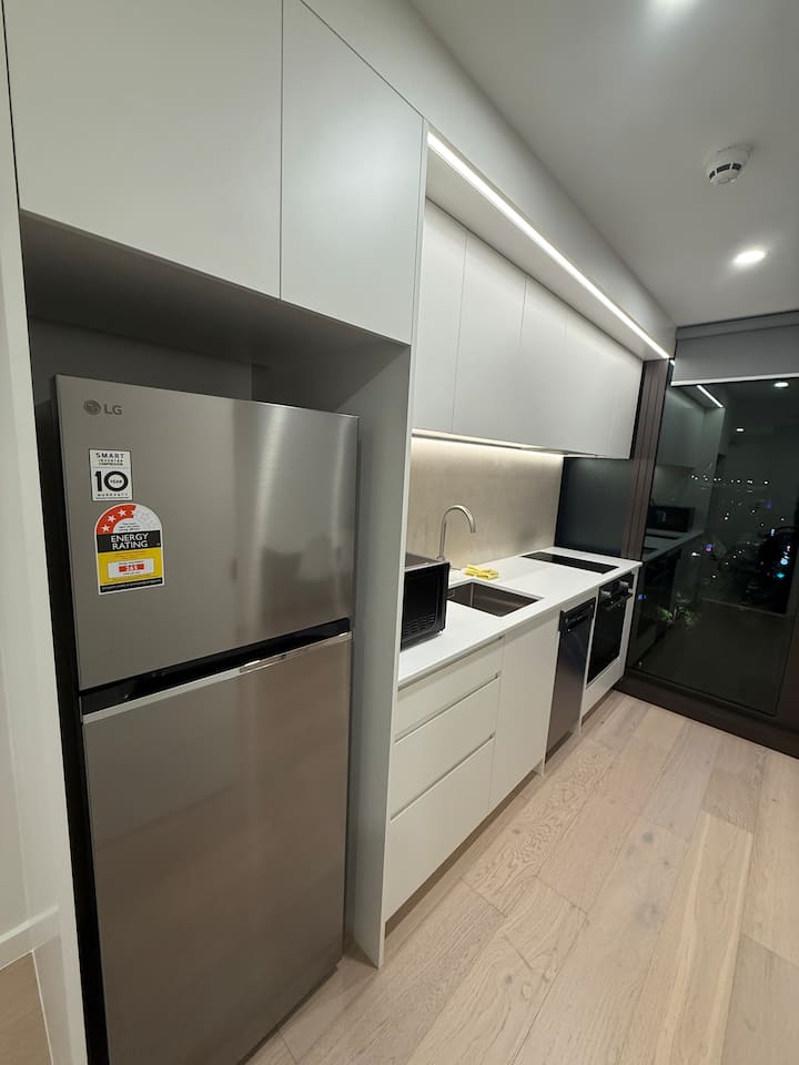 Full kitchen image 2