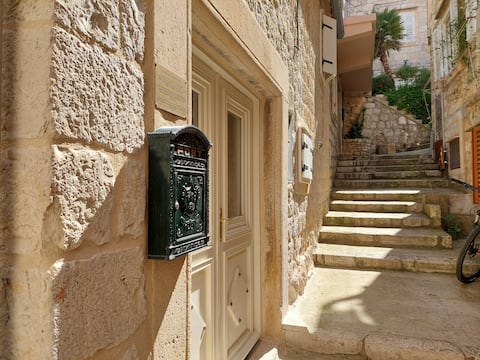 Heritage Stone House • Central • Spacious • Quiet