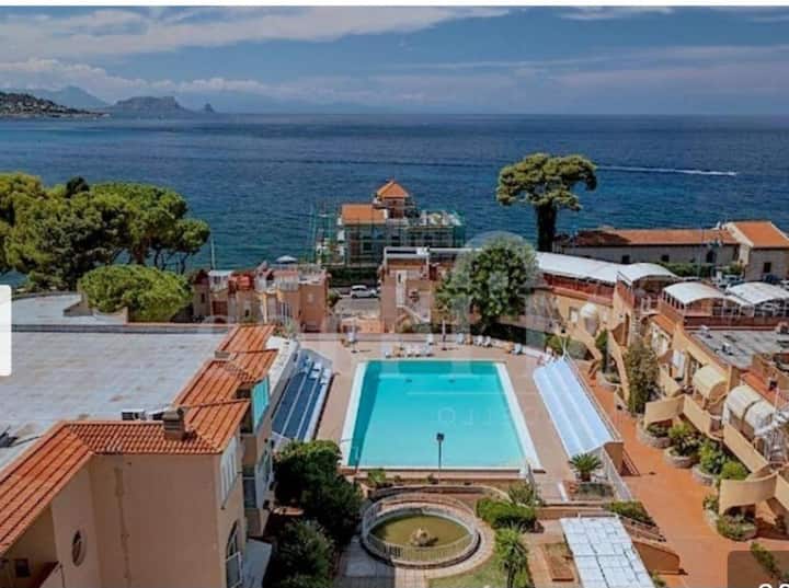 Mondello 50 Ashur:
Piscina
Accesso Al Mare Privato - Palermo
