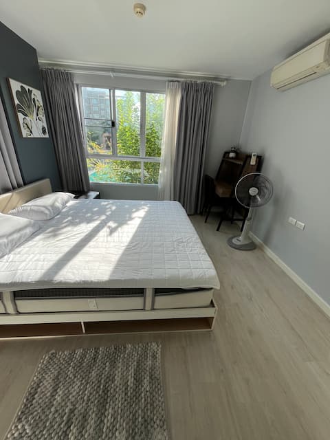 005D condo sign Luxury 2 bedroom super beautiful pool view Central festival Bring your suitcase
