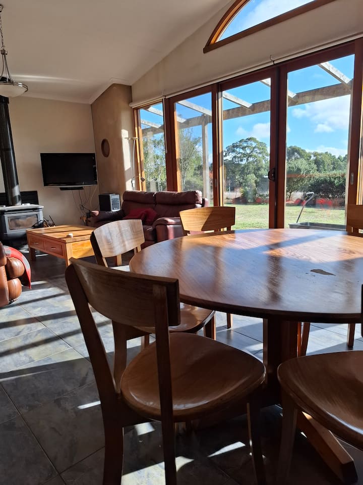 Straw Bale House And Farm Stay. - Macedon