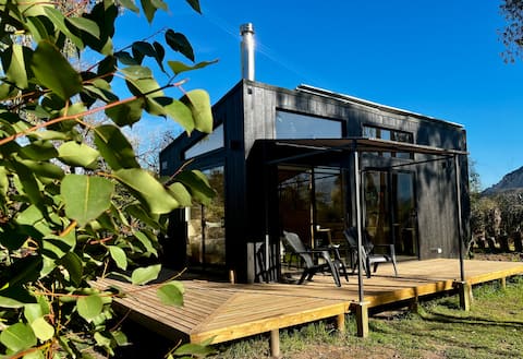 Getaway for 2: Modern Cabin and Tinaja in Pirque
