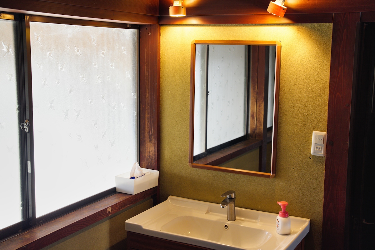 How Much Does It Cost to Add a Bathroom to a House?, image size:1200x800