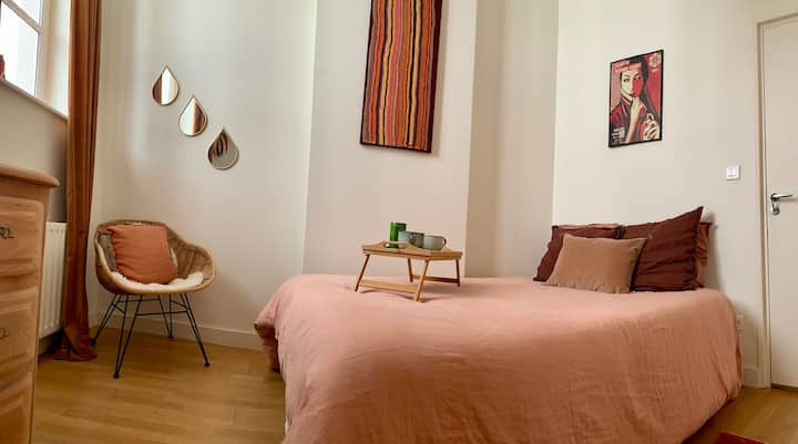 Осветлен телевизор над 140 см