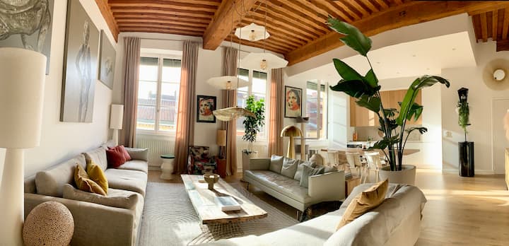 Дневна соба од 50 м2 како преглед на страната на библиотеката 