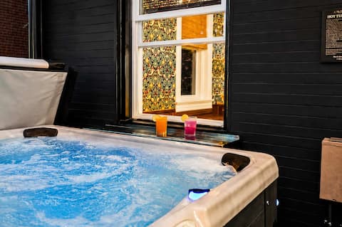 Gatsby-inspired mansion w/ game lounge & hot tub!