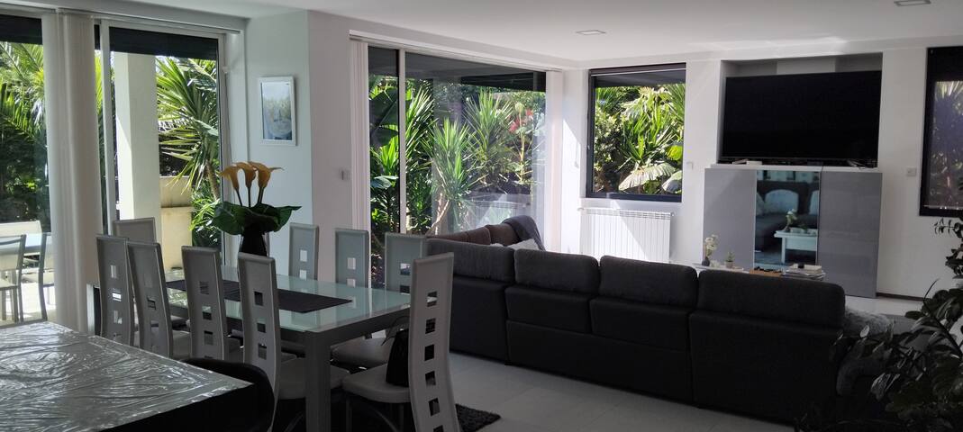 tropical gallery image 2