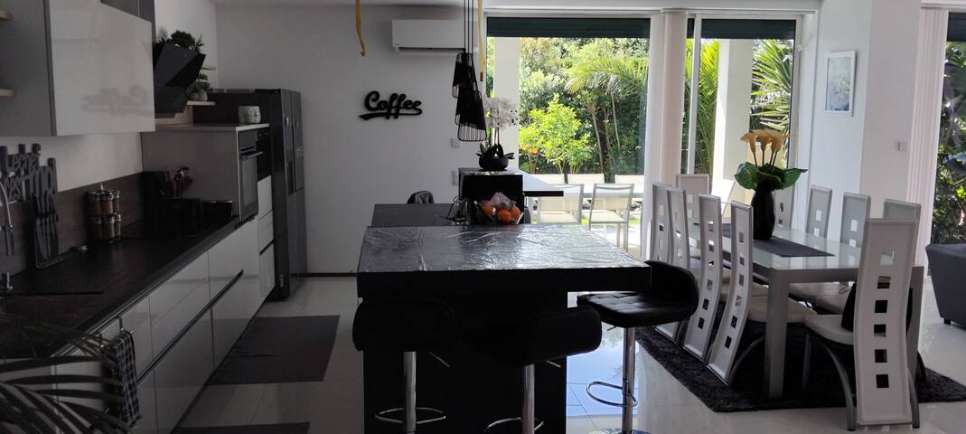 tropical gallery image 5